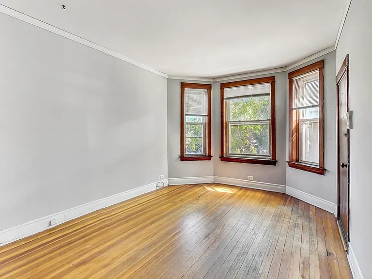2554 W Winnemac Ave #2 — Photo 6