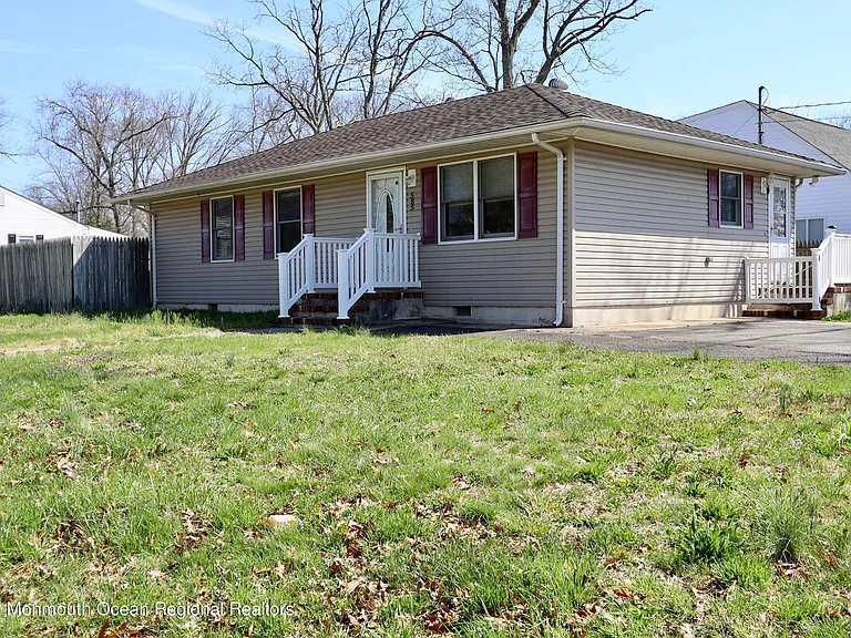585 Sica Ln — Photo 2