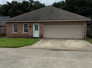 120 Sister Agnes Dr, Broussard, LA 70518