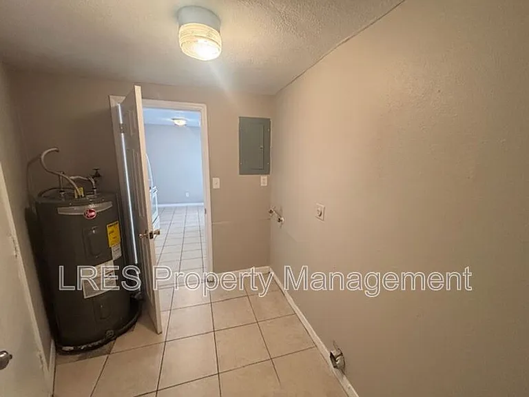 2437 Chase Ave #A — Photo 12