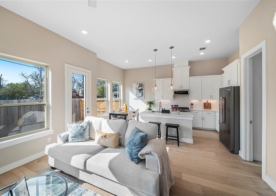 1st image of 308 Queen Sude Ln