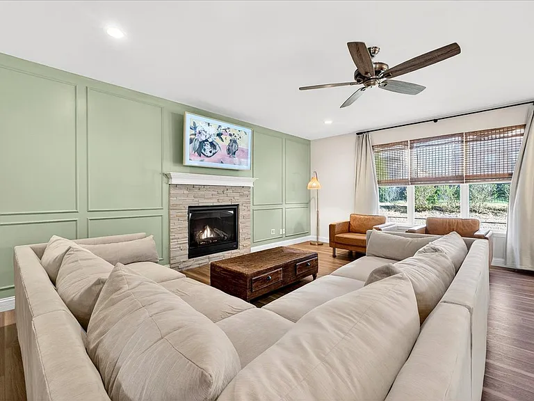 415 Filipp Ln — Photo 23