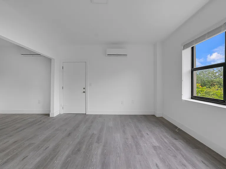 1536 Beekman — Photo 38