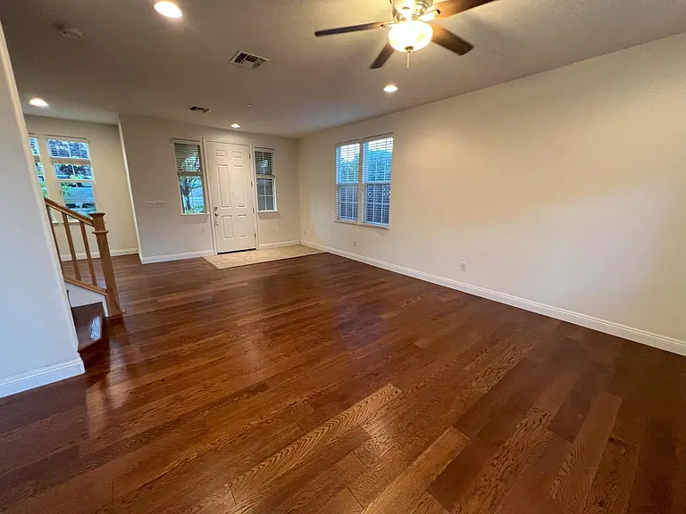 906 Bullion Ln — Photo 3