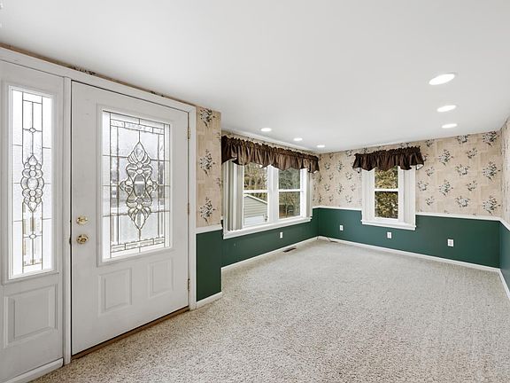 2nd image of 1720 Tiffin Rd