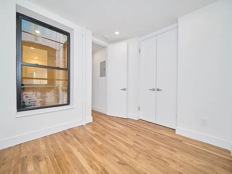 1843 1st Ave #4N — Photo 4
