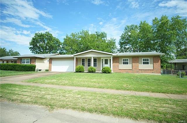 1st image of 2810 Radcliffe Dr