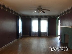 3rd image of 706 Lakeview Dr