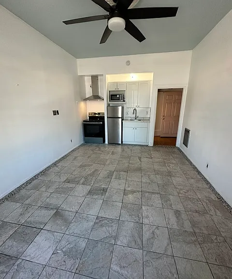 3109 W 6th St #8 — Photo 2