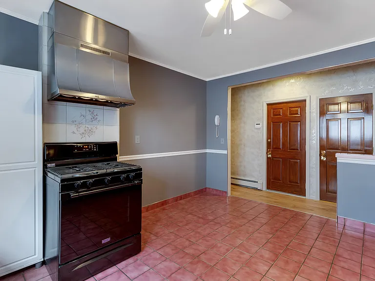 977 Main St #1 — Photo 11