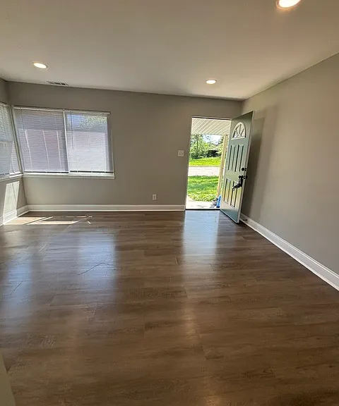 4364 Buchanan St — Photo 4