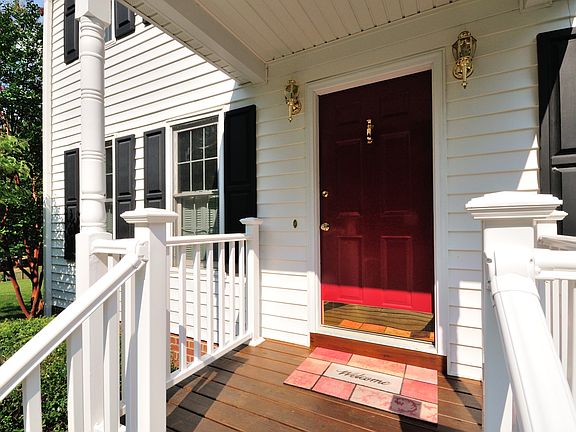 Low Maintenance Exterior includes Vinyl Siding, Vinyl Wrapped Railings