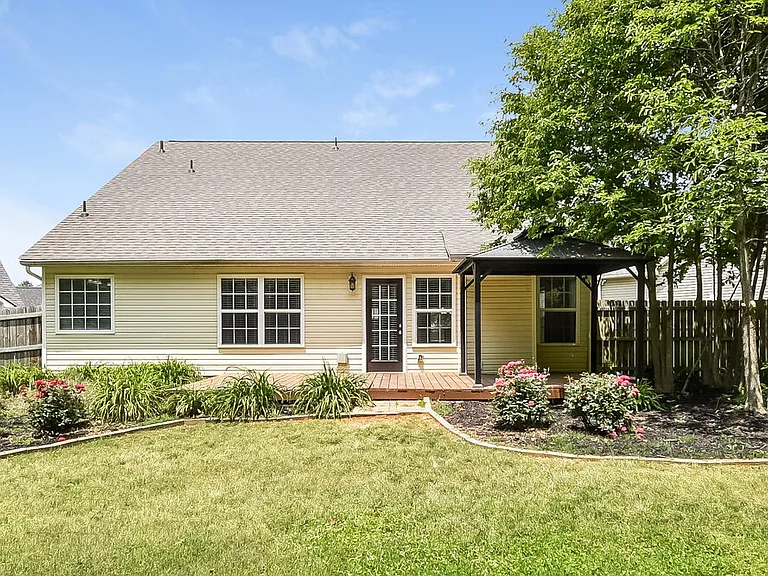 709 Williamsburg Ct — Photo 17