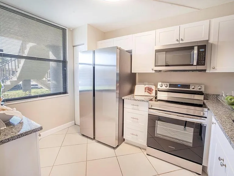 2049 Skimmer Ct W — Photo 3