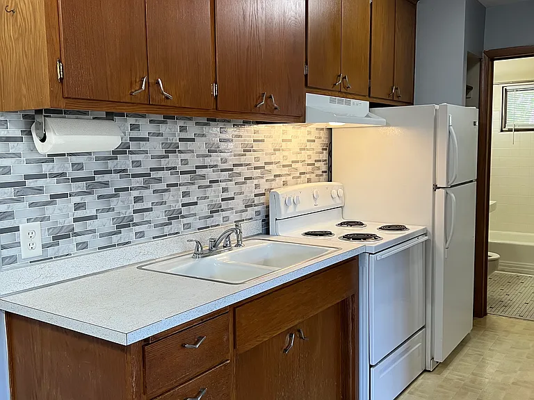 958 Manvel St #7 — Photo 6