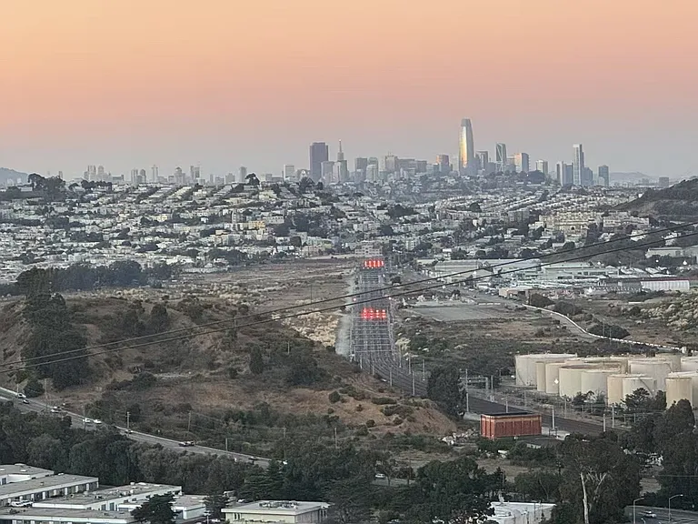 450 Kings Rd — Photo 7