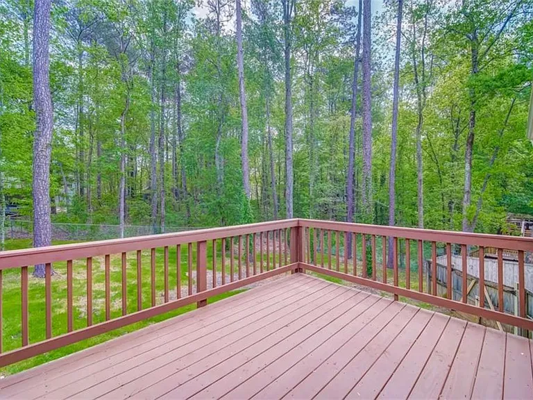 2218 Woodfern Dr — Photo 13