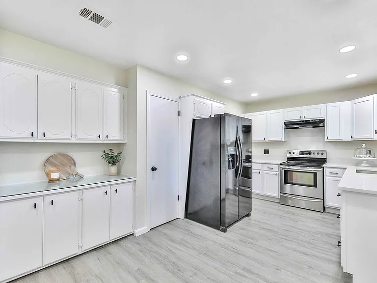 512 N Morgan Dr — Photo 4