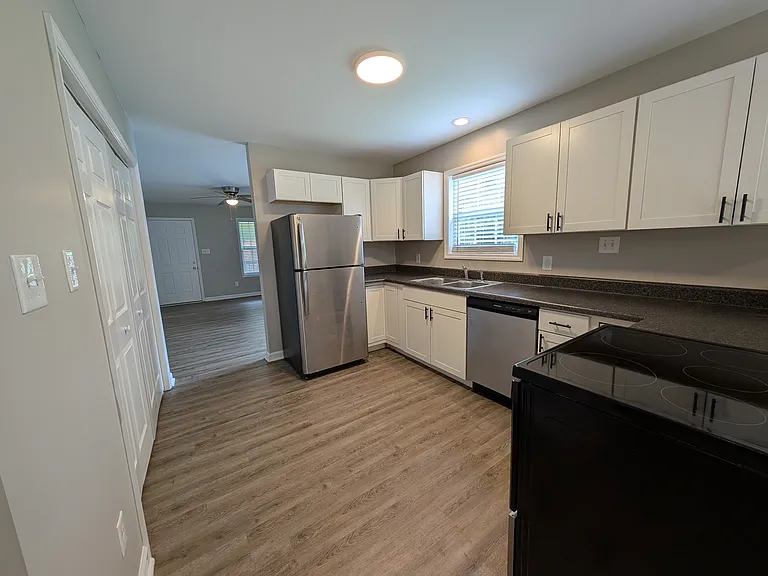 526 Center Ave — Photo 7