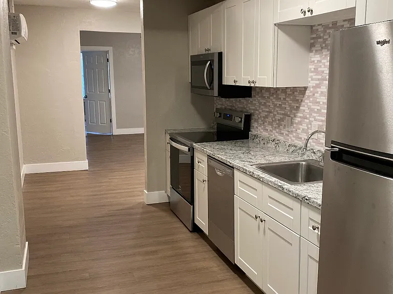 913 East Dr #913 — Photo 1