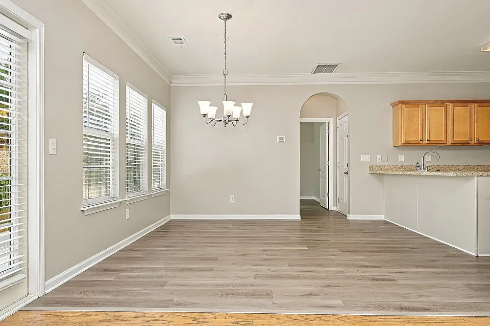 4 bed, 2.0 bath, 1796 sqft, $2,230 — Photo 4