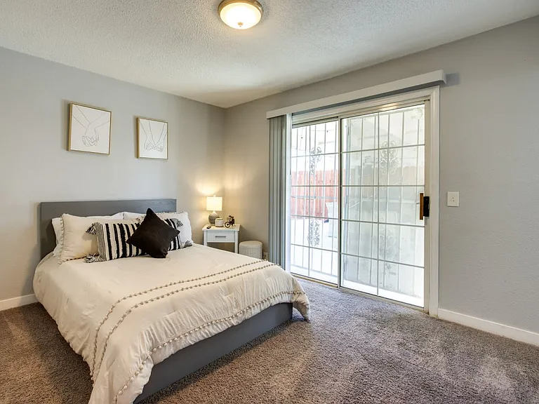2405 Arenas St — Photo 13