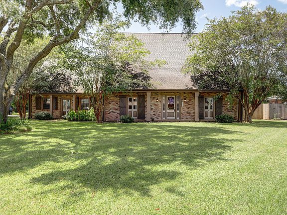 3rd image of 214 Estate Dr
