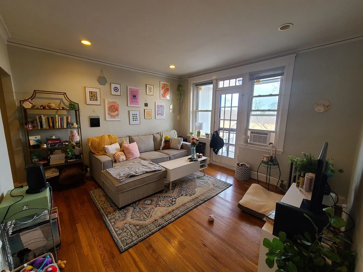 Renovated 1 bed - Dishwasher - Granite Counters - Stainless Appliances - Close to BC — Photo 3