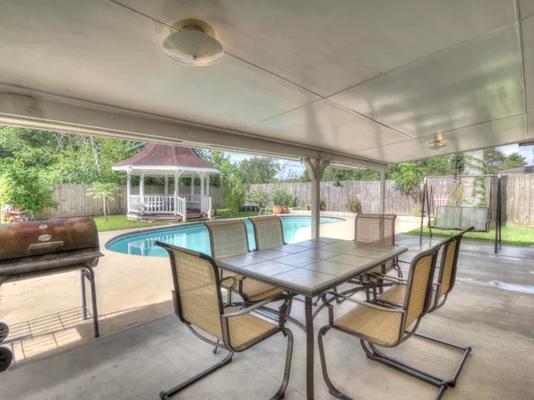 5934 Patridge Dr, Pearland, TX 77584