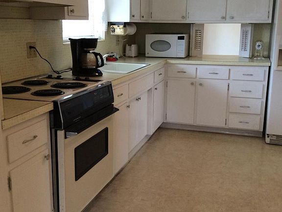 2nd image of 4761 Glorianne Cir W