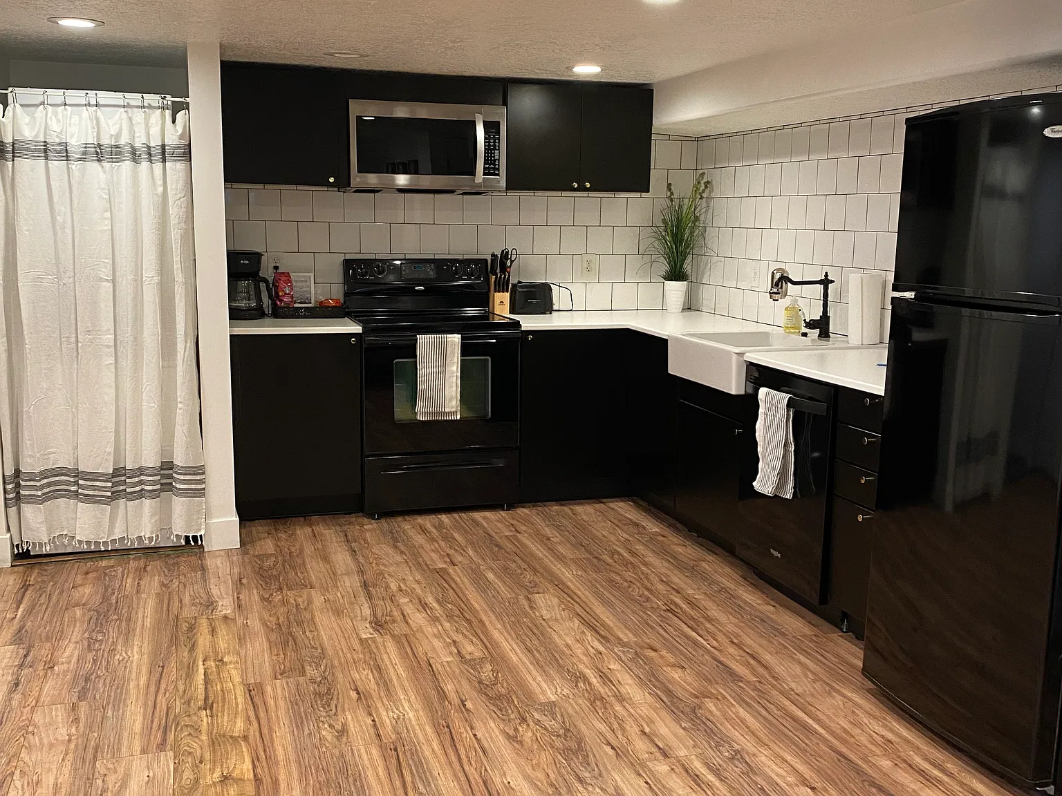 1921 E Brookhill Dr — Photo 3