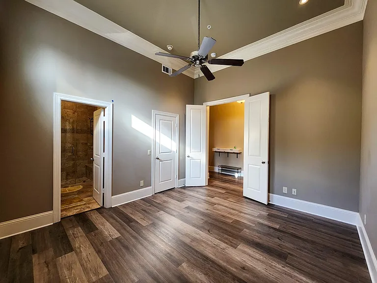 2510 Travis St #105 — Photo 4