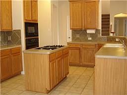 3rd image of 3022 Summercrest Dr