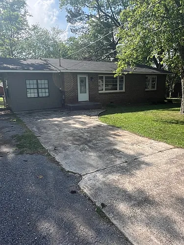 1203 Spring Valley Dr NE Photo 1