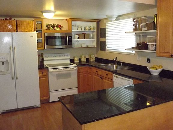 Kitchen w granite countertop