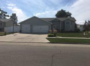 3108 15th St SE, Minot, ND 58701