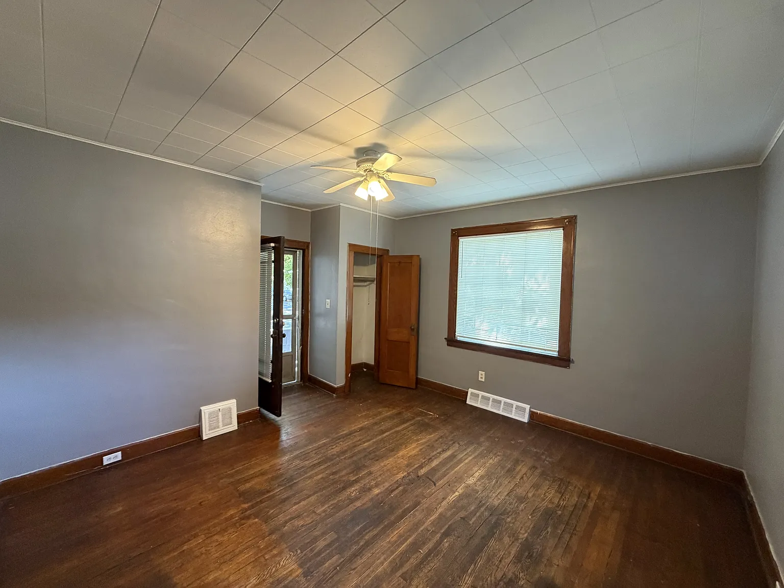 7204 Lawn Avenue - Down Front — Photo 3