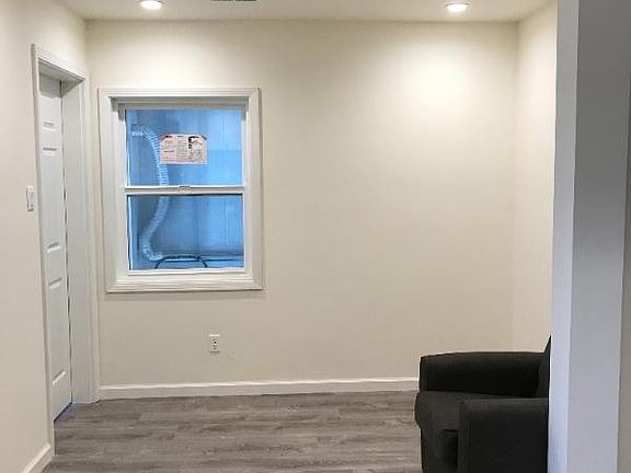 2nd image of 383 Accacia St