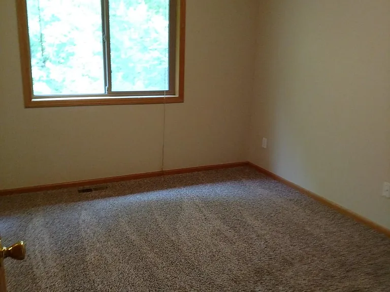 821 Creekside Cir — Photo 9