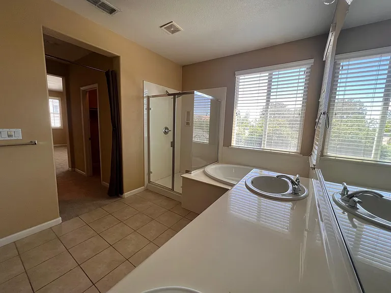 1066 Amber Ridge Ln — Photo 9