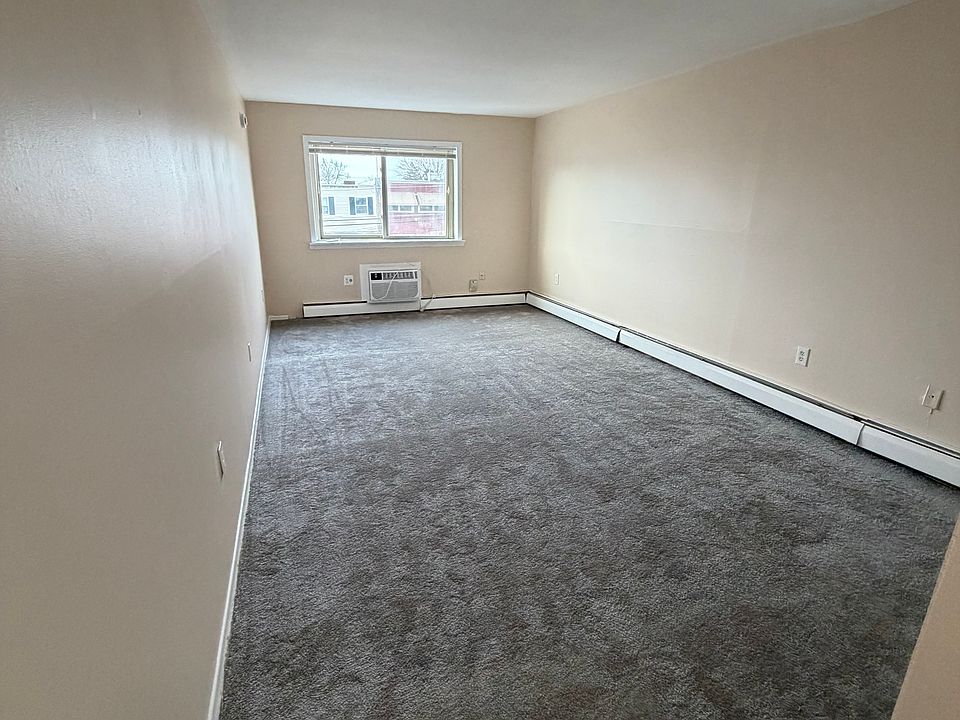 2nd image of 4220 Woodhaven Rd #100