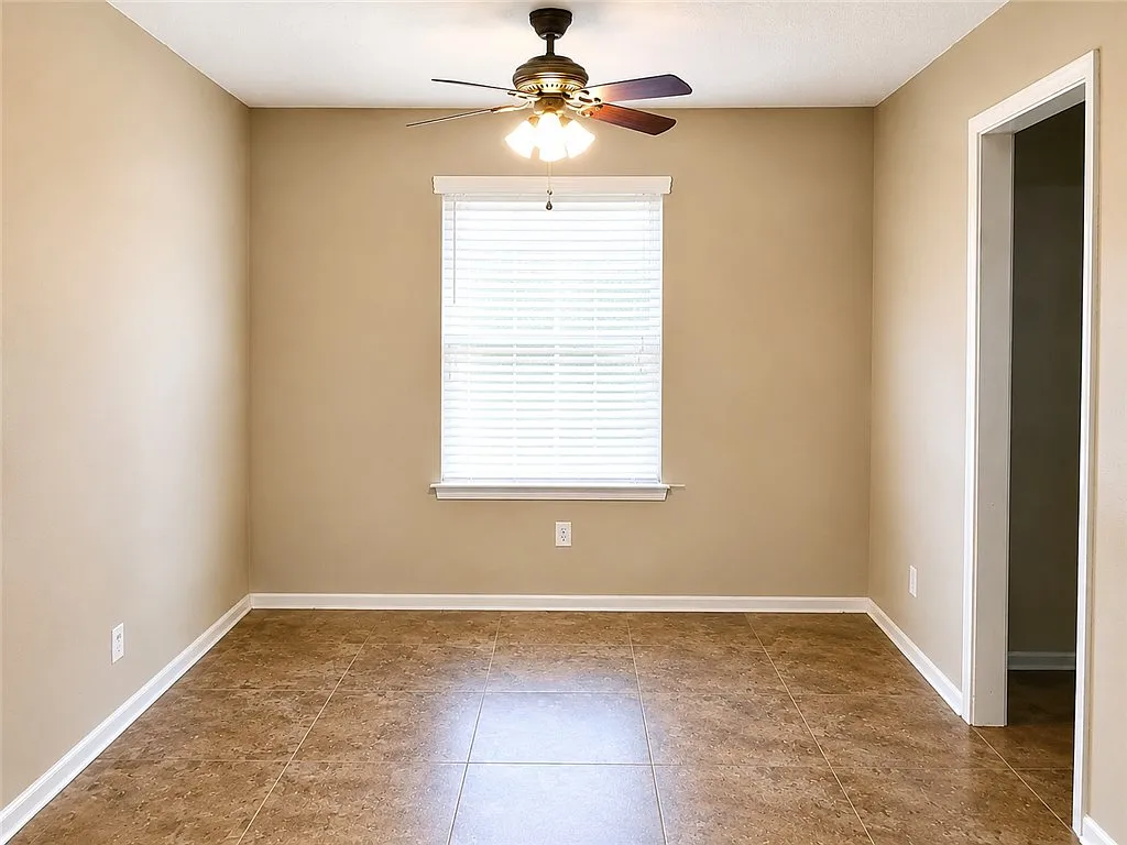4 bed, 2.5 bath, 1864 sqft, $2,000 — Photo 4