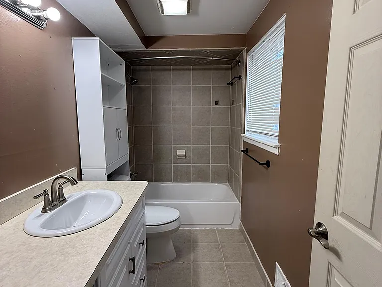 29841 Everett St — Photo 11