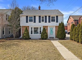 5577 N Kent Ave, Whitefish Bay, WI 53217