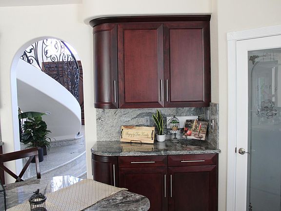 5th image of 420 Covey Ln