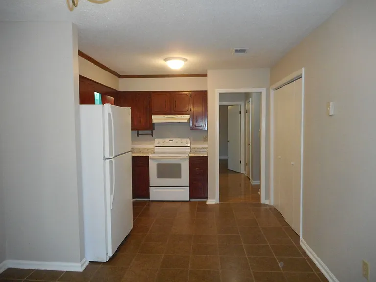 3726 Crest Dr — Photo 15