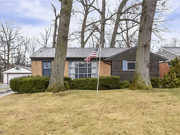 589 Woodlane Dr, Bay Village, OH 44140