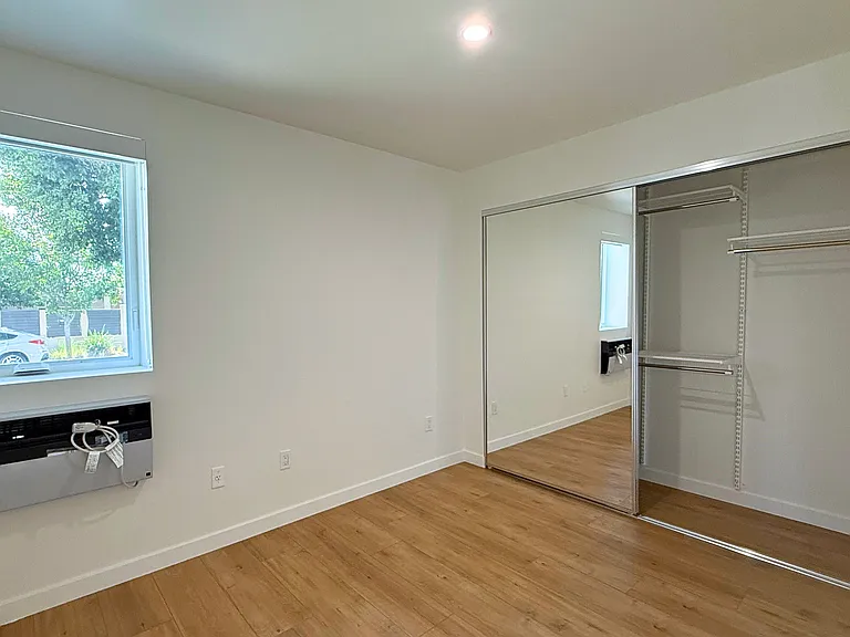 1422 Tamarind Ave — Photo 45