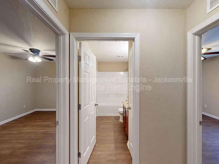 711 Cahoon Rd N — Photo 4