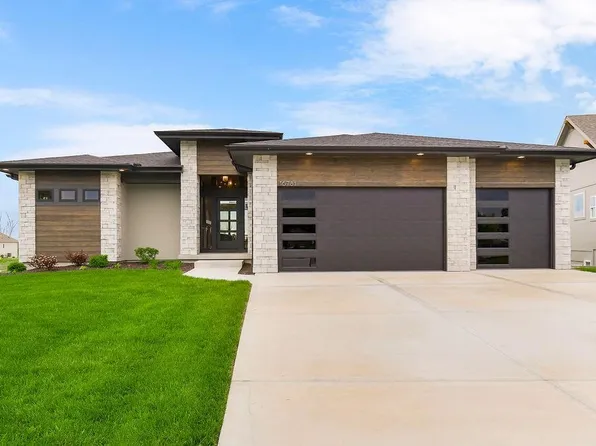 16771 S Twilight Ln, Olathe, KS 66062